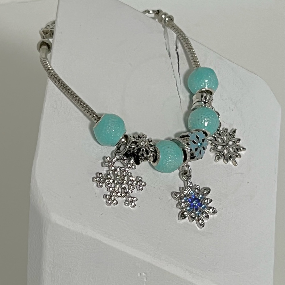 Snowflake Charm Bracelet Holiday Winter Wonderland jewelry Christmas gift - Picture 4 of 6